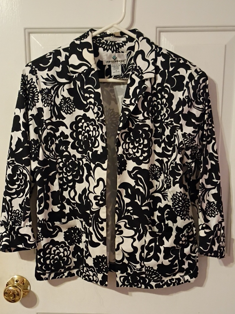 erin london Black & White Floral Open-Front Blazer